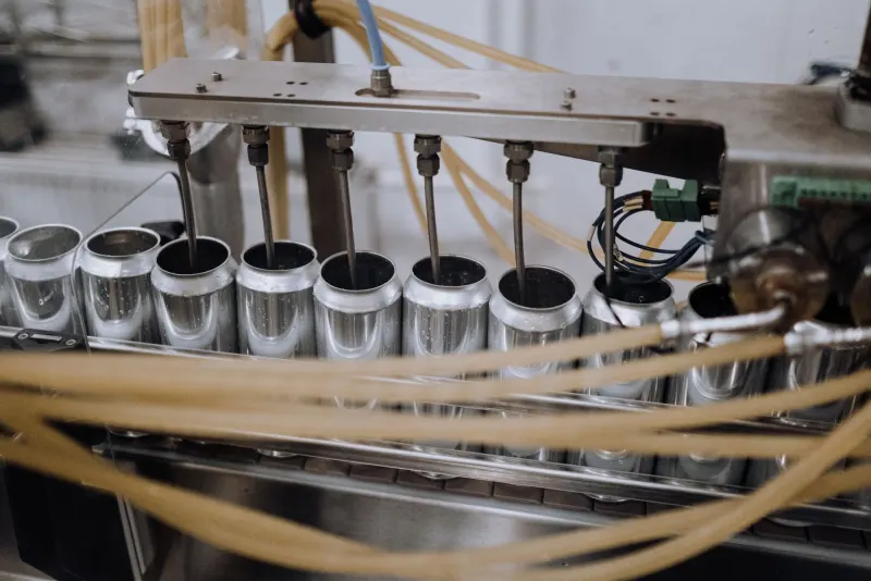 Línea de envasado de latas en acero inoxidable